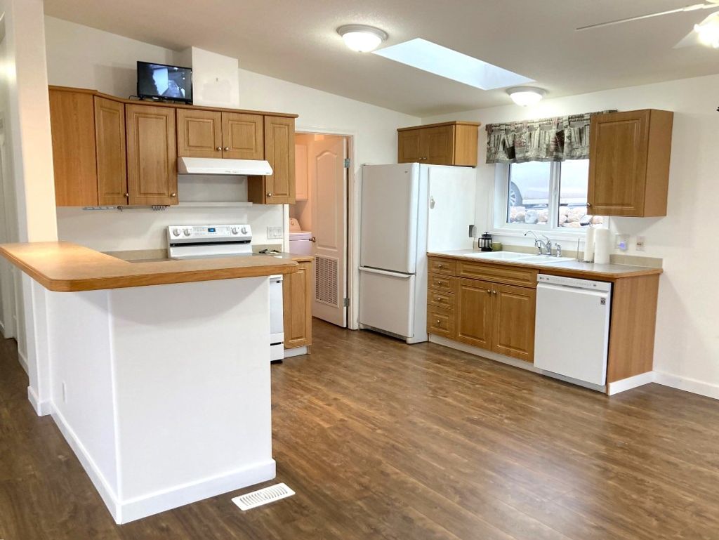 listing image 16519738878616665428