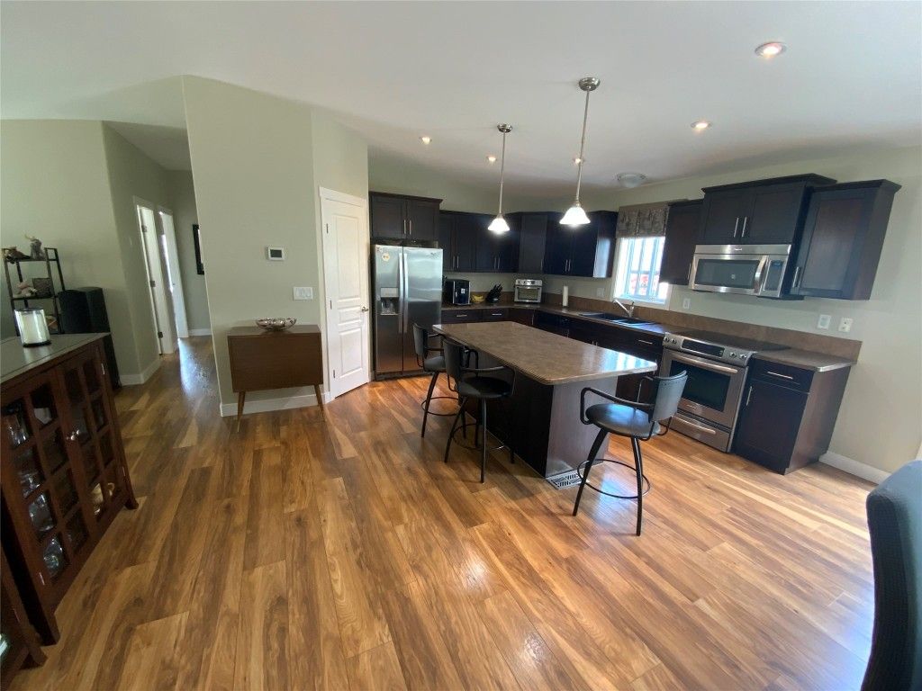 listing image 16516795487623830677