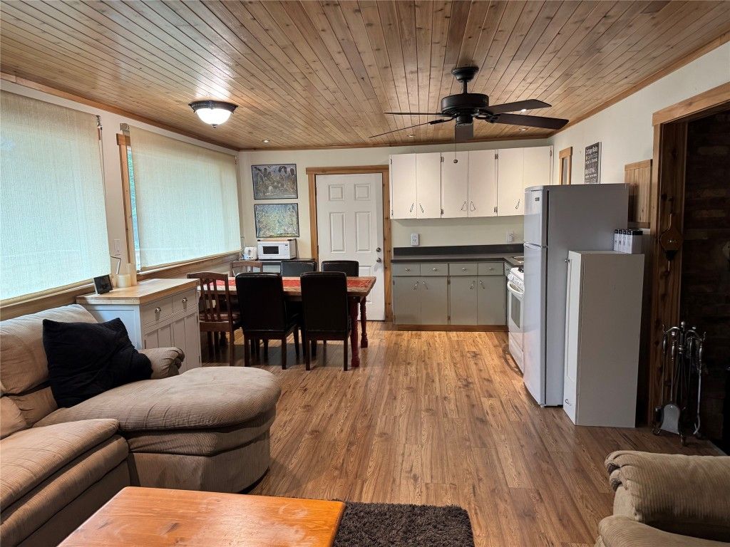 listing image 16519246181070333890