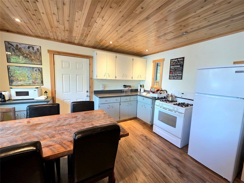 listing image 16511837836928685861