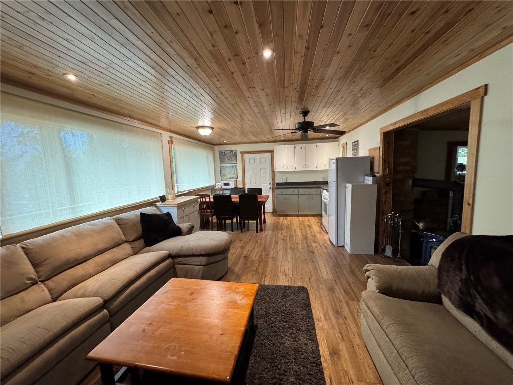 listing image 16514242949064245588