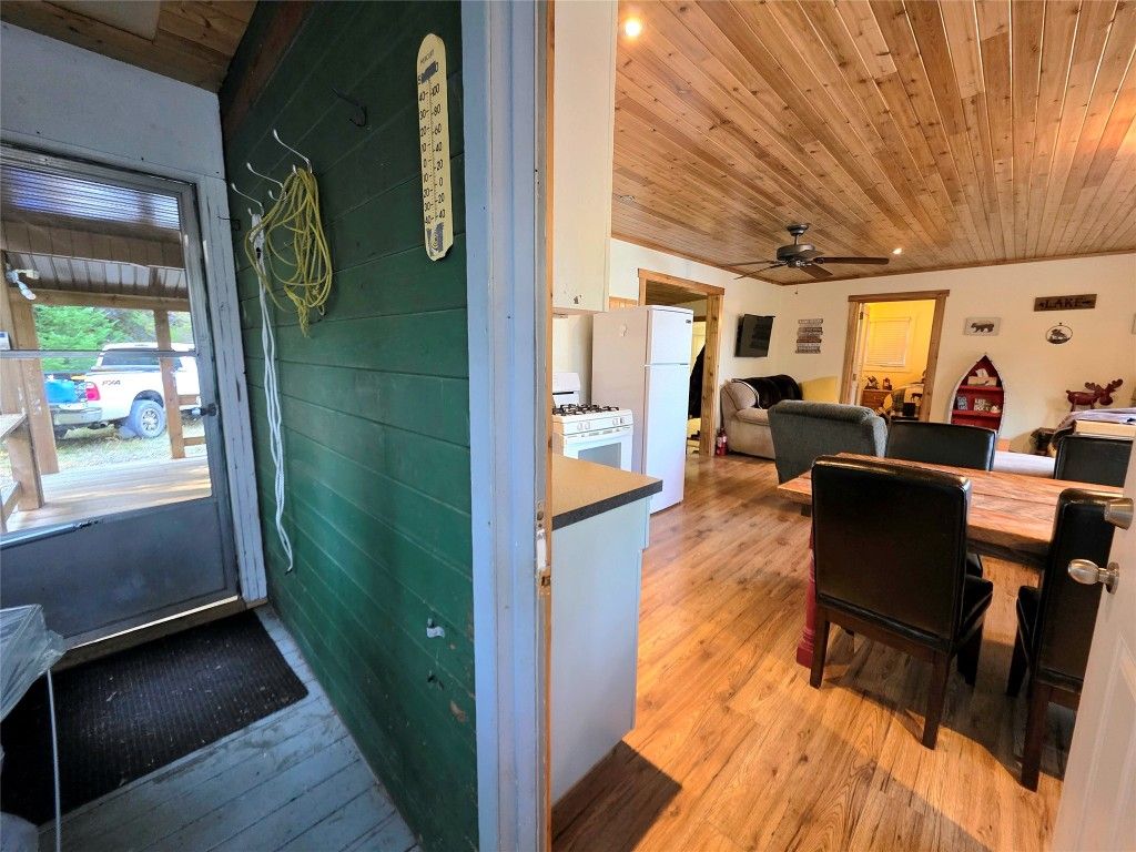 listing image 16512801274842826145