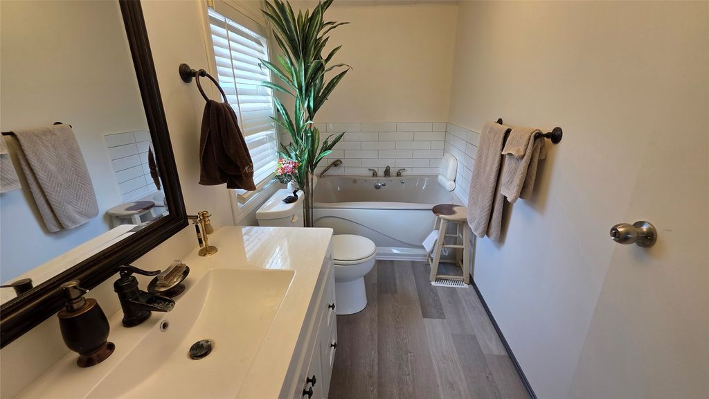 listing image 16513623641606185551