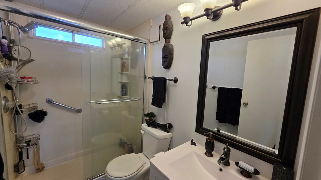 listing image 16512666223070535141