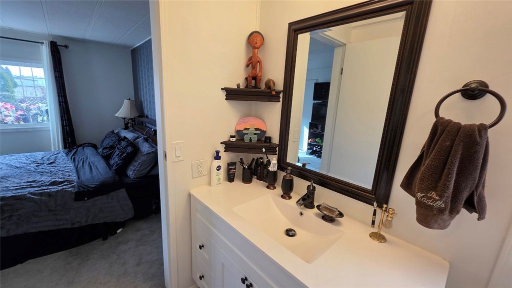 listing image 16512666223070535141