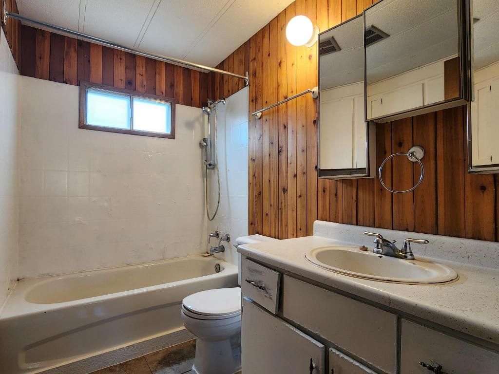 listing image 16519819375759654587