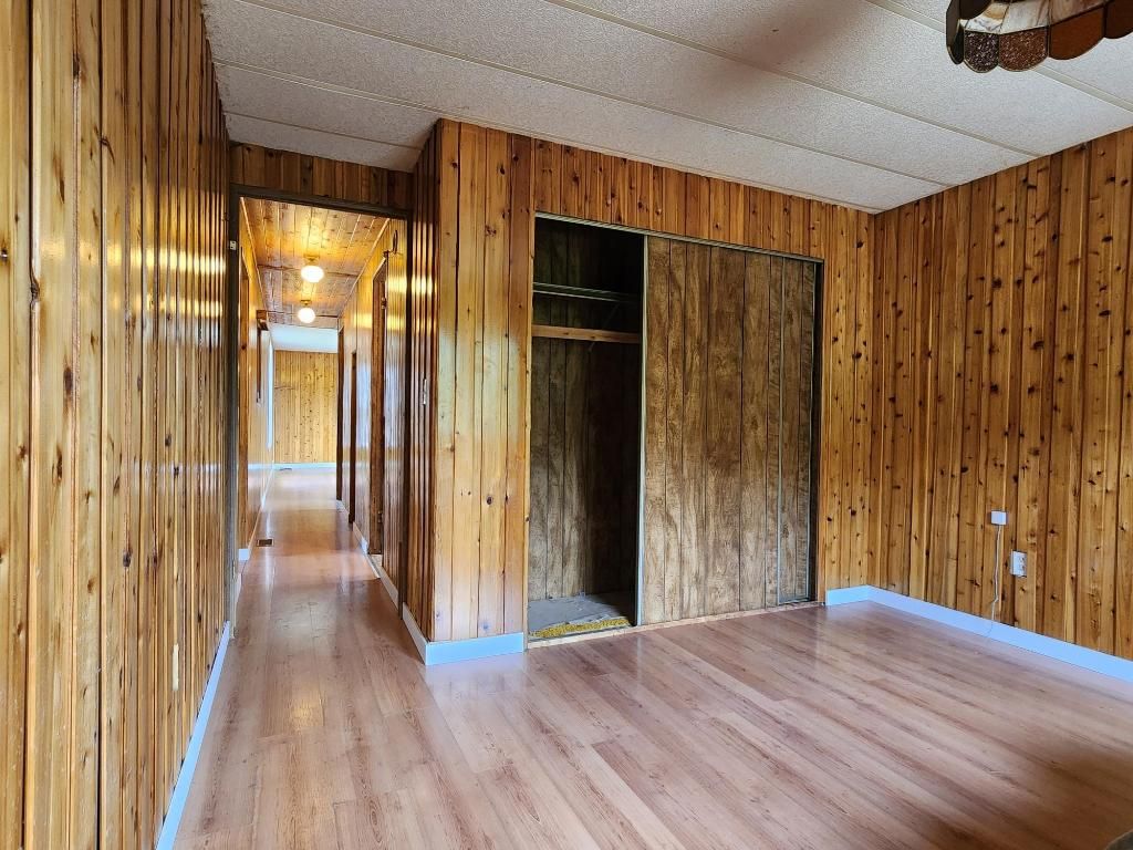 listing image 16518781015911824474