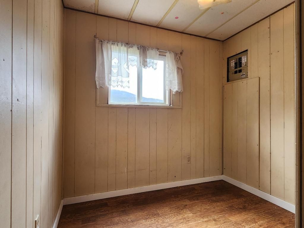 listing image 16519211490437221466