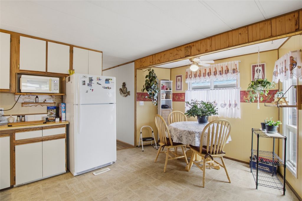 listing image 16511229242794861823
