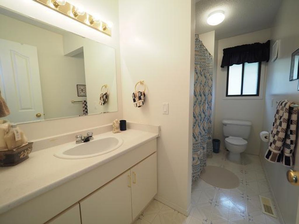 listing image 16511646925191565370