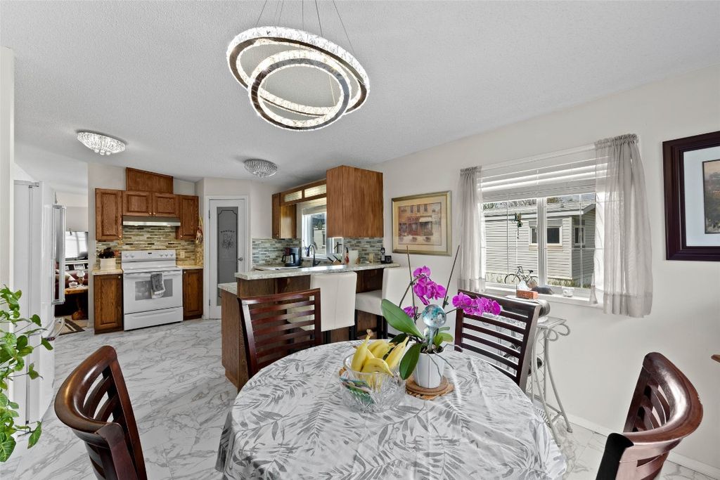 listing image 16517332595046640301