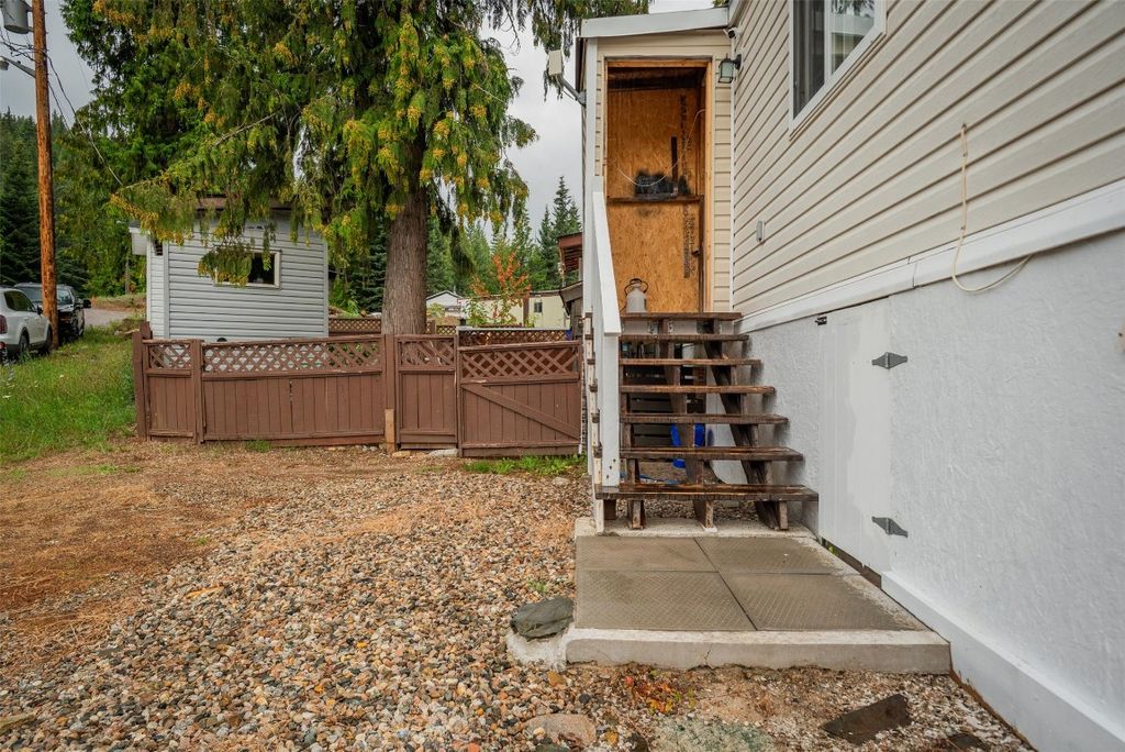 listing image 16516230417403366671