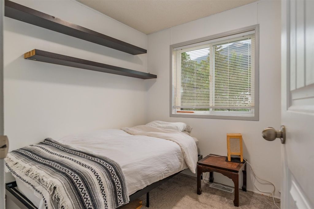 listing image 16515778485764608425