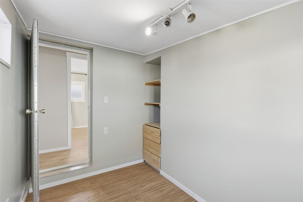 listing image 16513370412045745101