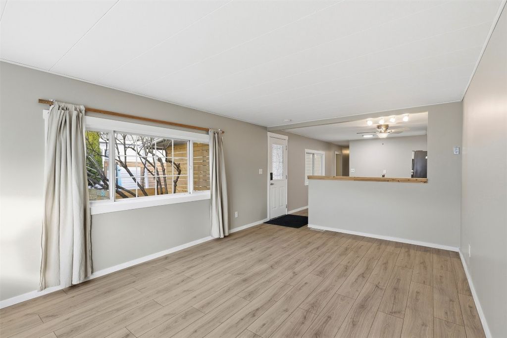 listing image 16518923843842130685