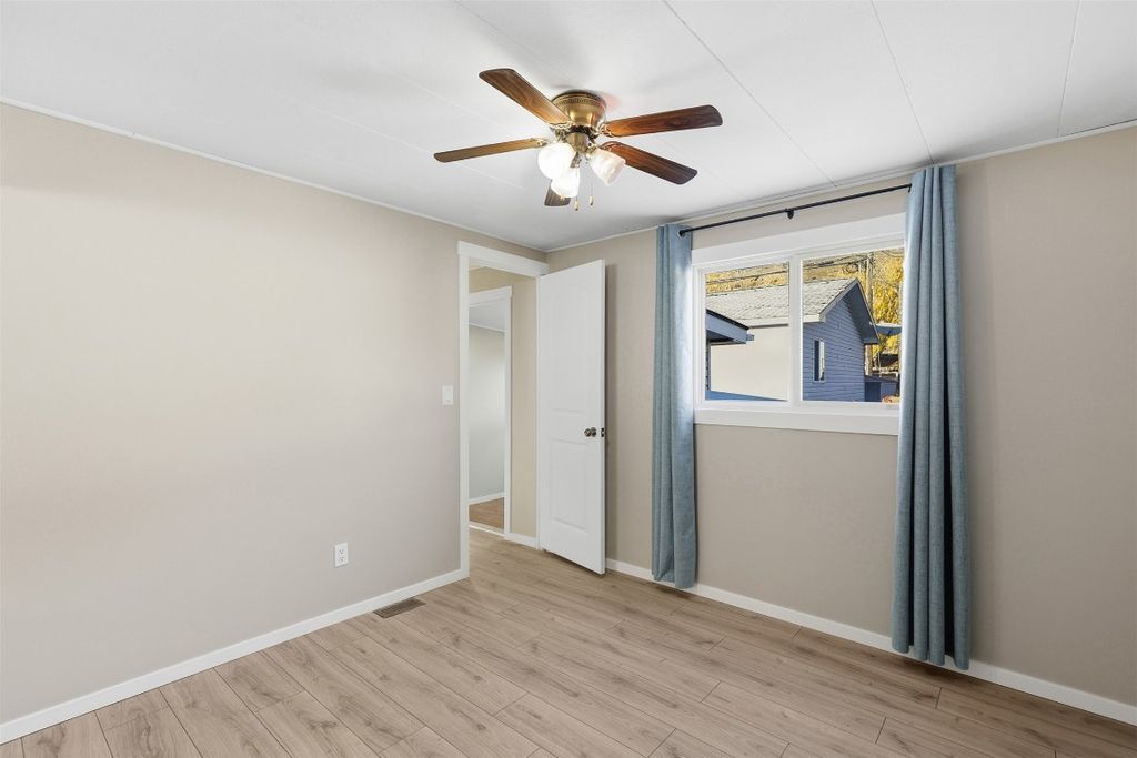 listing image 16510323102371833486