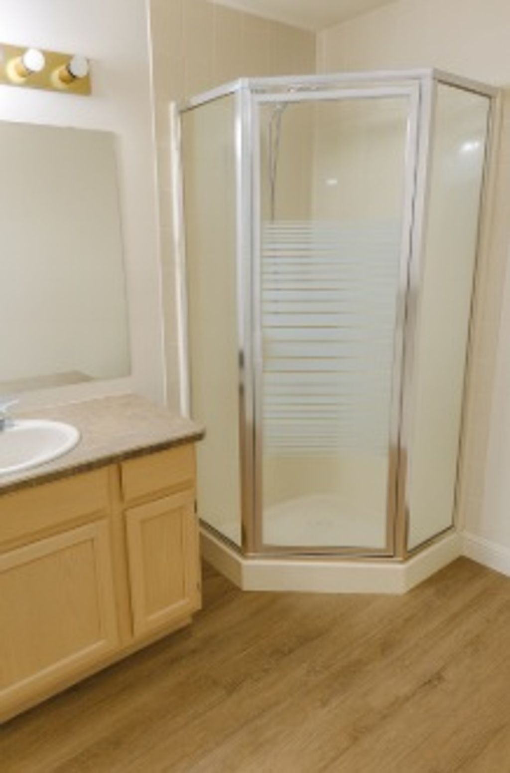 listing image 16515708561850450442