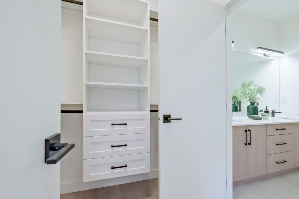 listing image 16518826648370004569