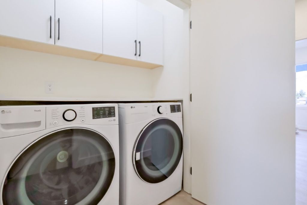 listing image 16513376100362574971