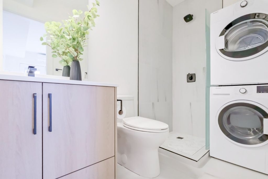 listing image 16513777148116002633