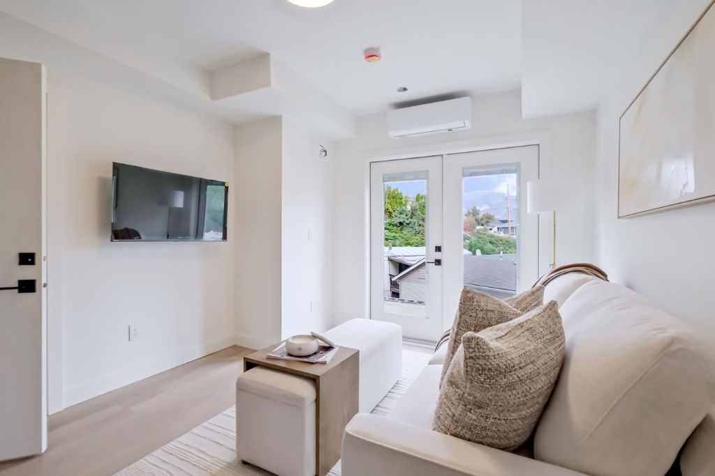 listing image 16518776517663700863