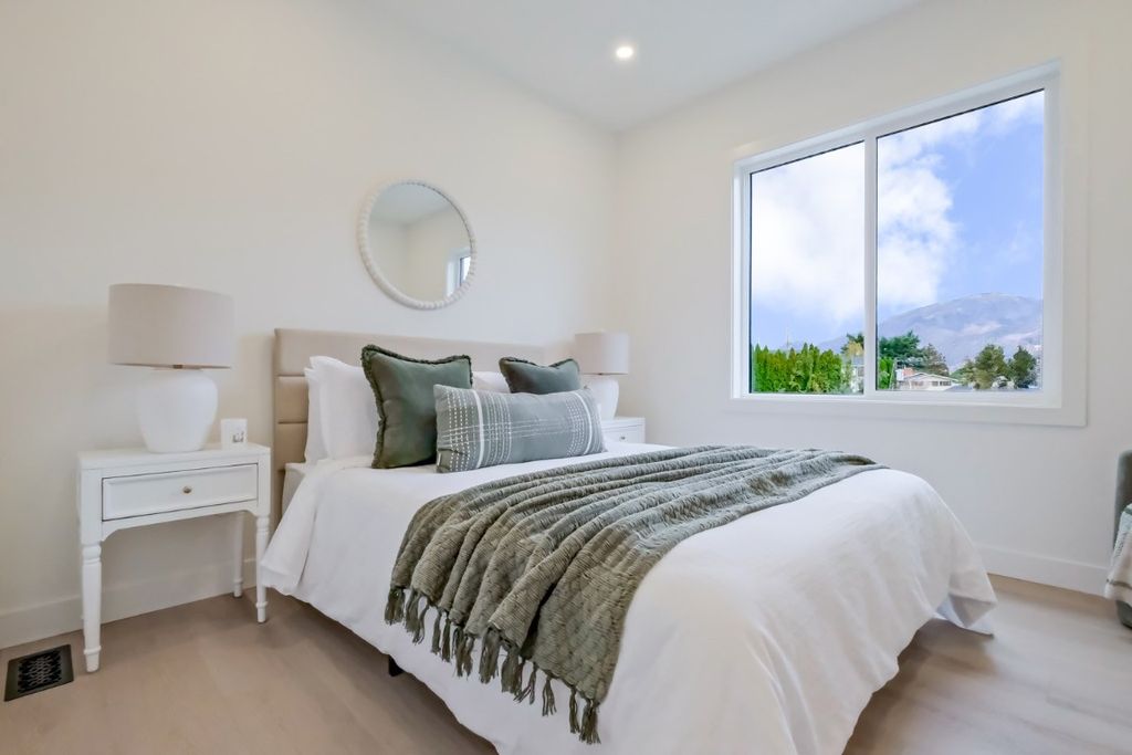 listing image 16513735268985420601