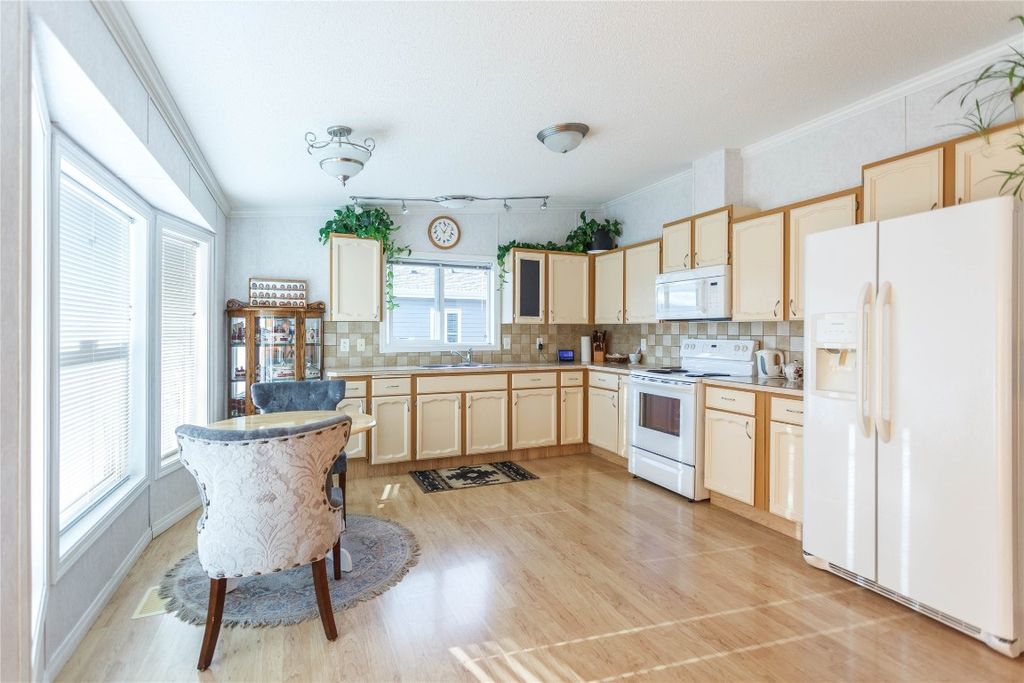 listing image 16514638508577661303