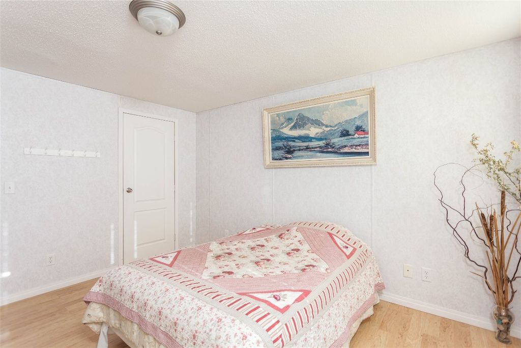 listing image 16511905637837823429