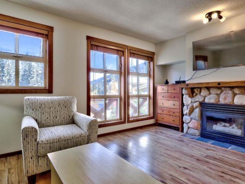 listing image 16518841771127781416