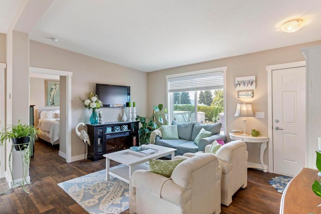 listing image 16518333899924252423