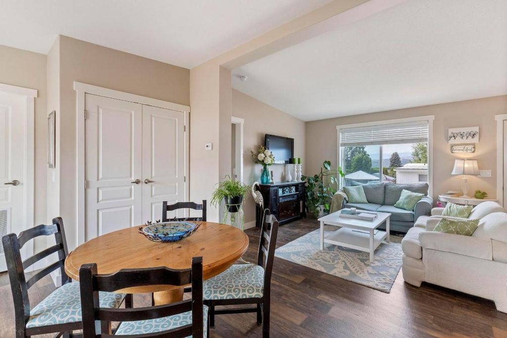 listing image 16513601922736263232