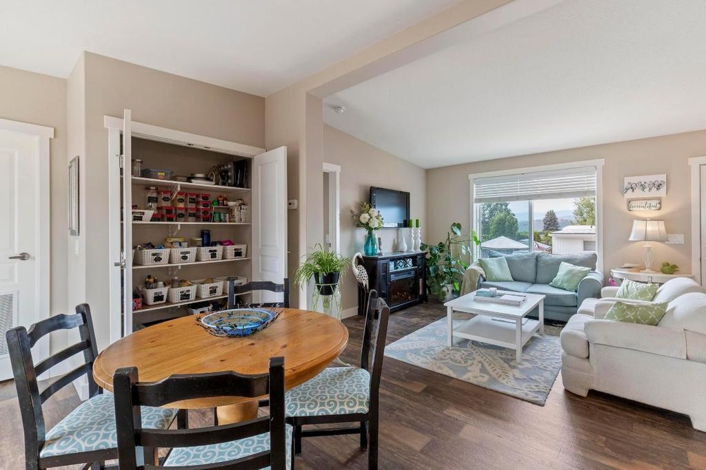 listing image 16517033973335259296