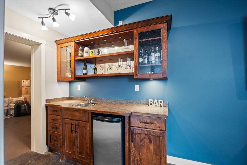 listing image 16515938524747761382