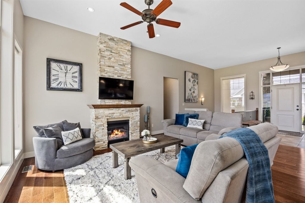 listing image 16512825060741870005