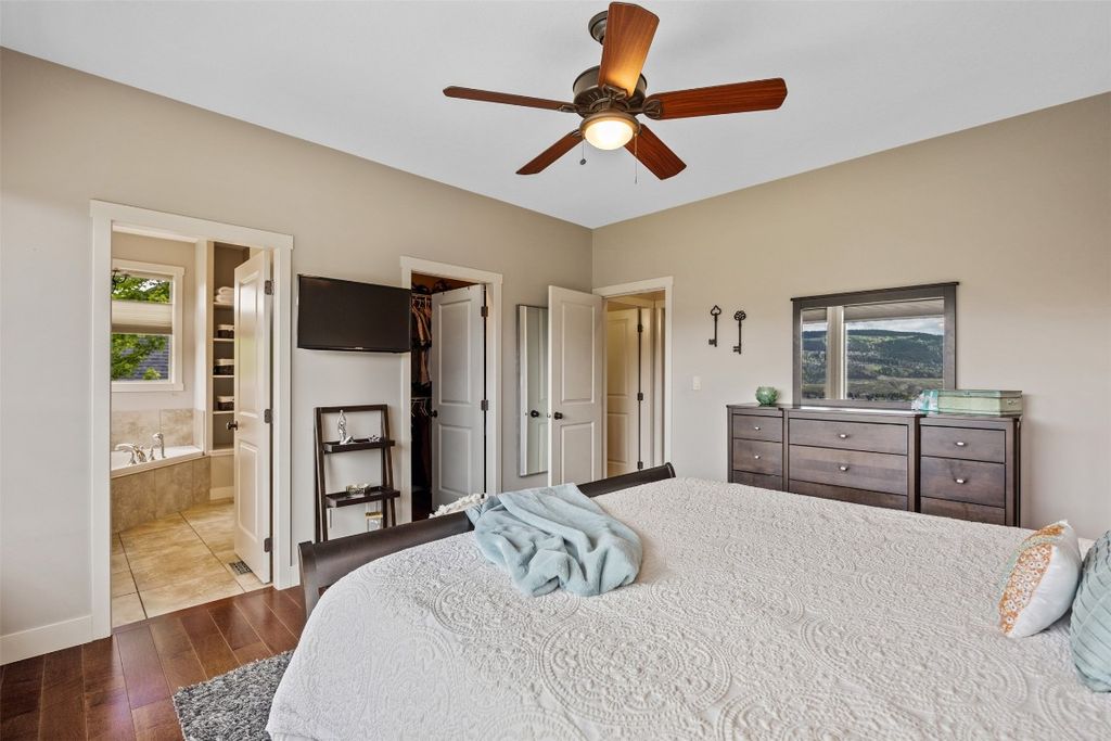 listing image 16518675818848889772