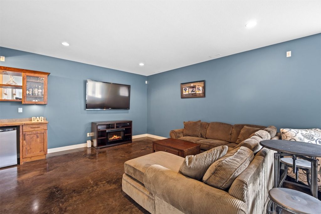 listing image 16513944315422092237