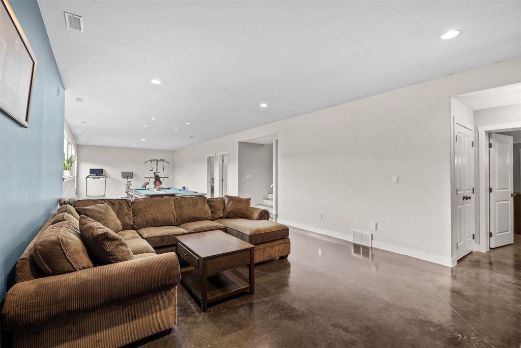 listing image 16510848651044094945