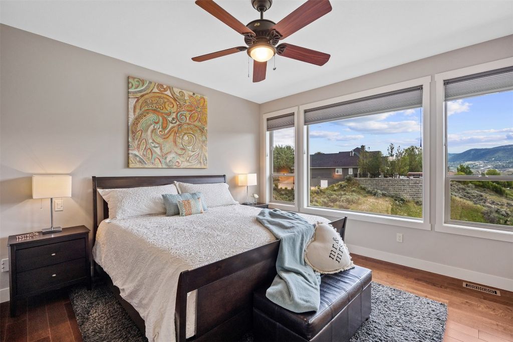 listing image 16514149377746752385