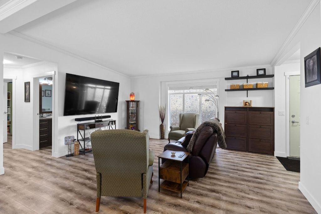 listing image 16513266025103750560