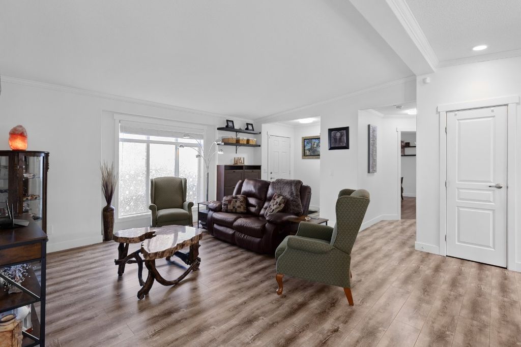 listing image 16515932999688694496