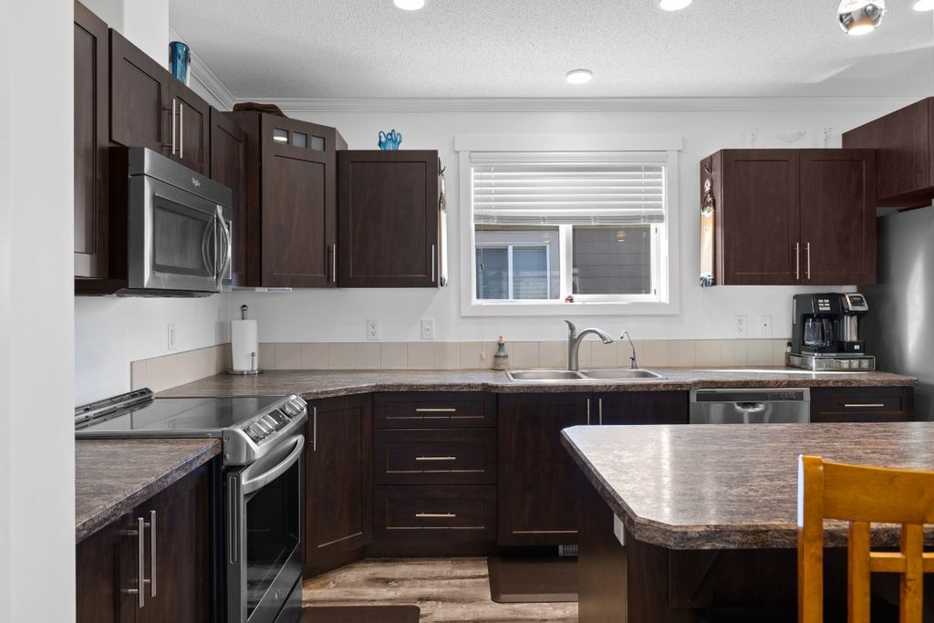 listing image 16516858989297376585