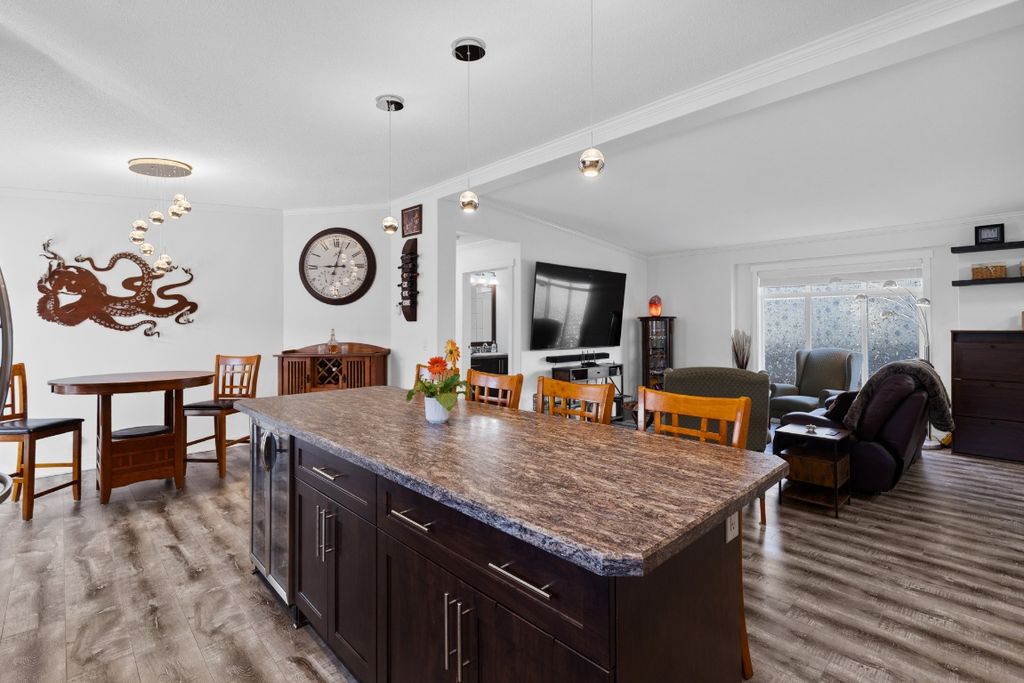 listing image 16517941241864932553