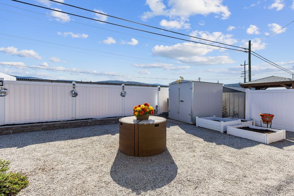 listing image 16518199812143424018