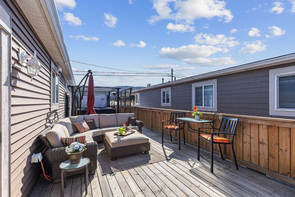 listing image 16513125568242245023