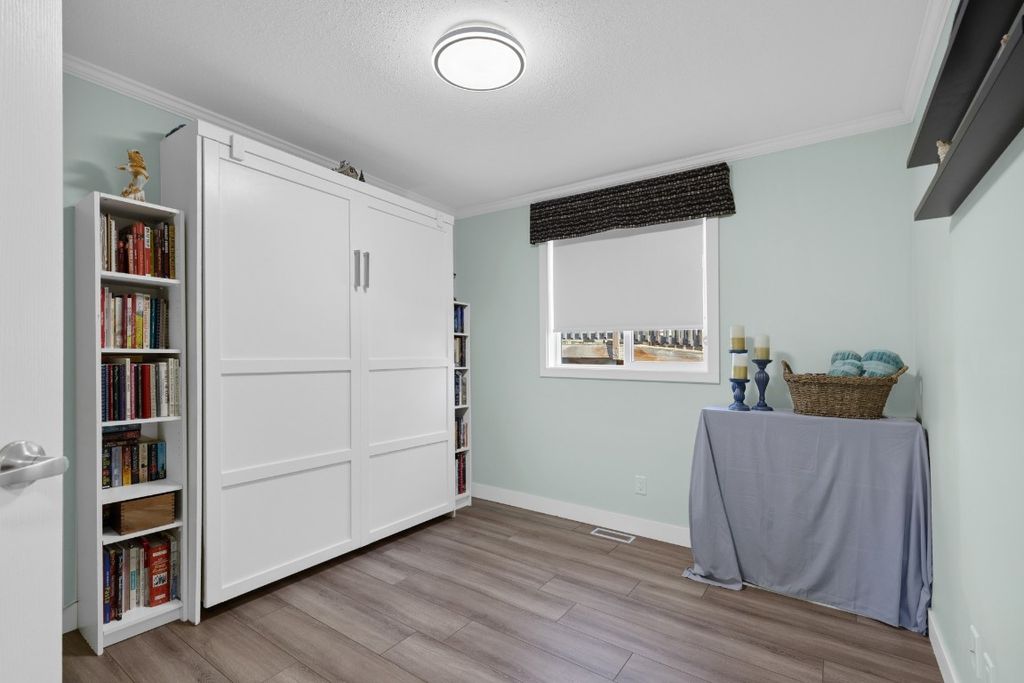 listing image 16516224215435124031