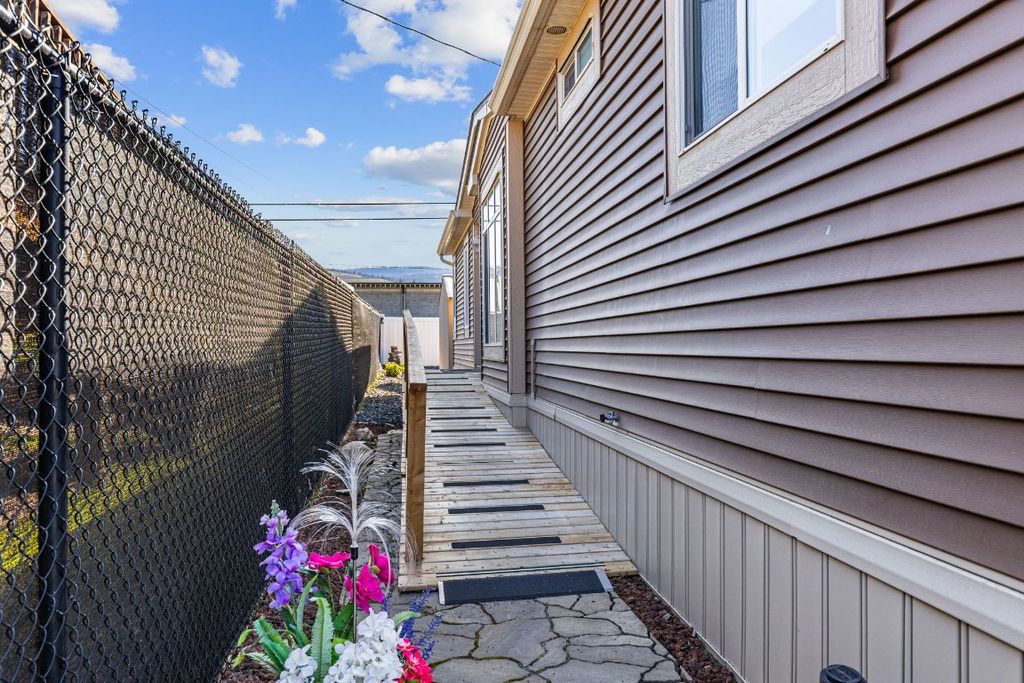 listing image 16514043846635772773