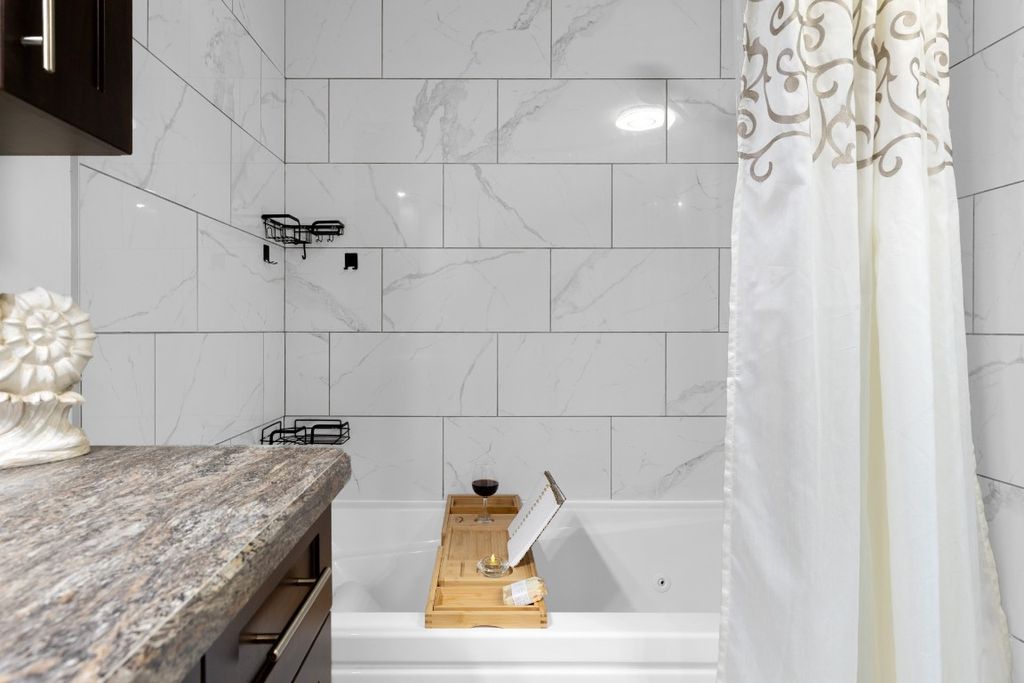 listing image 16515006589798713842