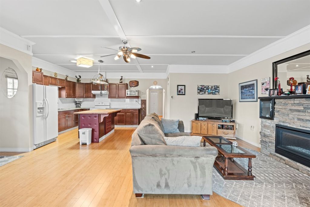 listing image 16514593961741831679