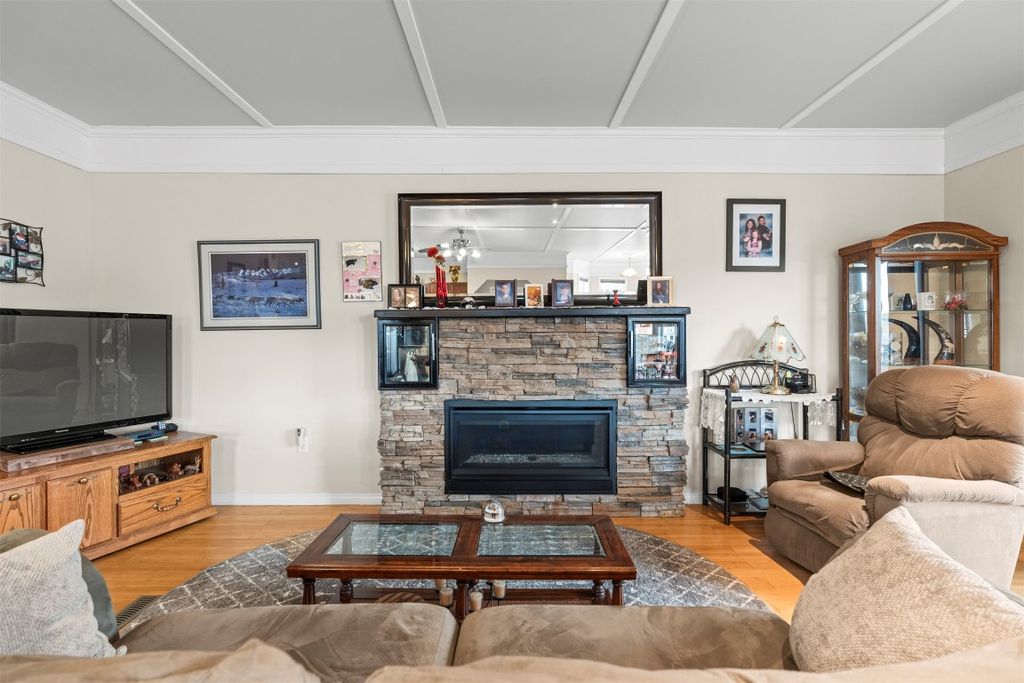 listing image 16518868309579080476