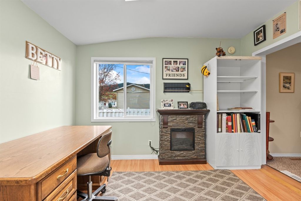 listing image 16513652409482380755